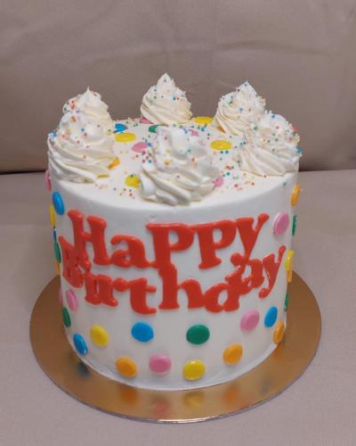 gâteau anniversaire multicolore